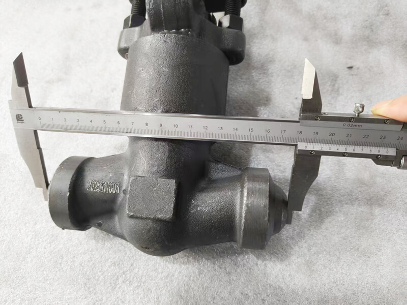 1 inch Globe Valve Class 2500 Pressure Sealed Bonnet- Fac to Face Dimension
